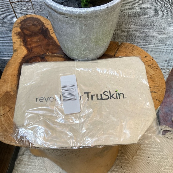 FREE ADD-ON | Truskin | NWT Travel Pouch/Bag - Picture 2 of 3